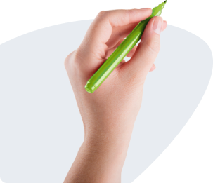 рука держит зеленую ручку